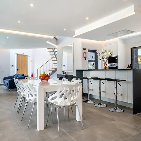 Vogue By Indigo Estômbar