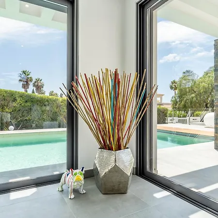 Vogue By Indigo Villa Estômbar