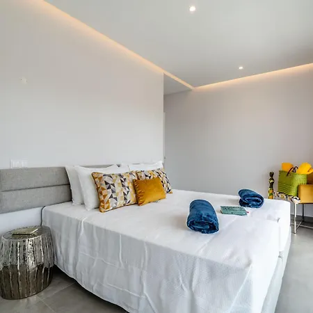 Vogue By Indigo Villa Estômbar