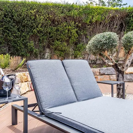 Vogue By Indigo Villa Estômbar