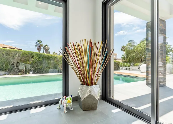Vogue By Indigo Villa Estômbar